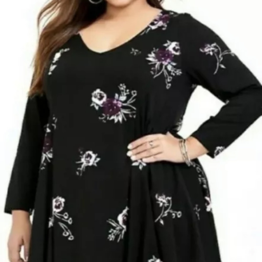 Torrid Swing Dress Black Floral Flowers V Neck Church Brunch Feminine romantic